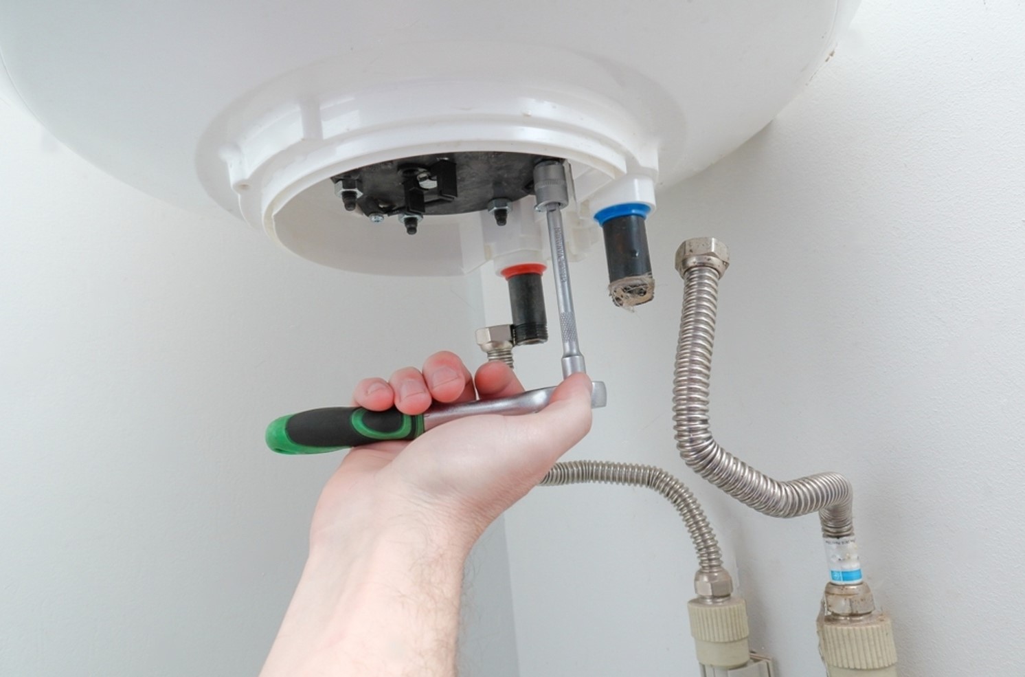 Протекает обратный клапан бойлера